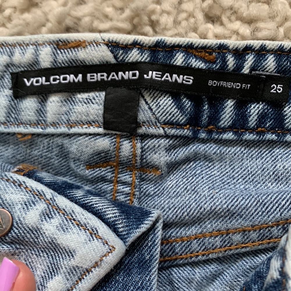 Volcom shorts - Picture 3 of 3